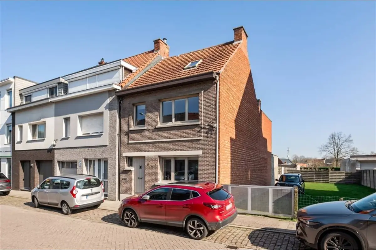 Huis te  koop in Schoten 2900 425000.00€ 6 slaapkamers 222.00m² - Zoekertje 715515