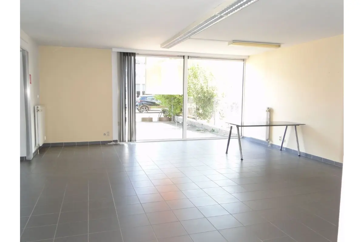 Handelszaak te  koop in Deurne 2100 139000.00€  slaapkamers 90.00m² - Zoekertje 715732