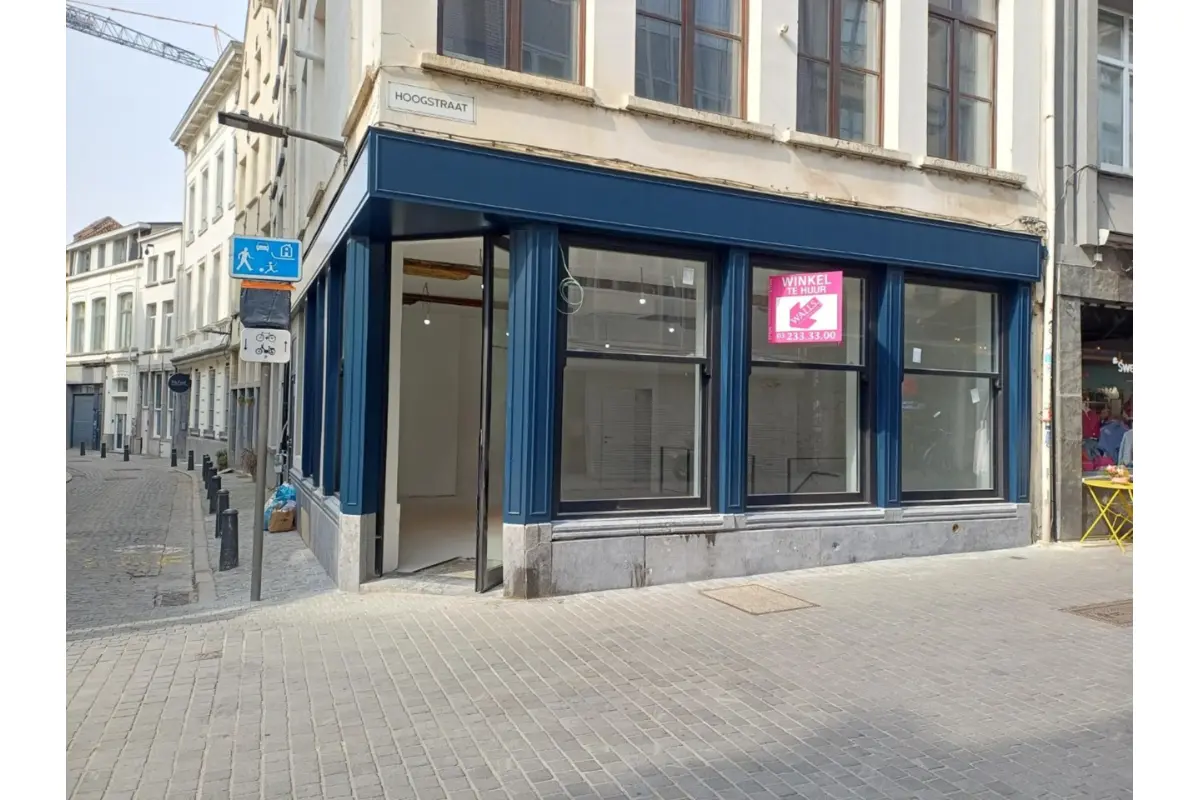 Handelszaak te  huur in Antwerpen 2000 3500.00€  slaapkamers m² - Zoekertje 716695