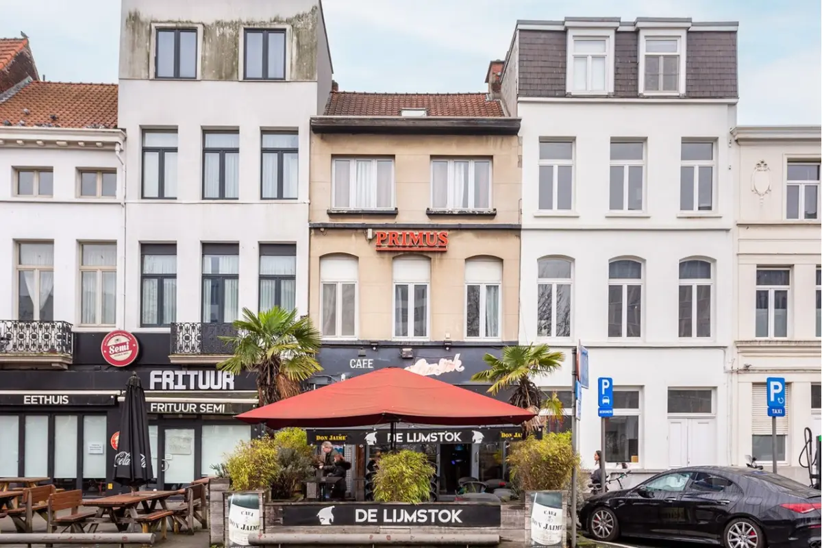 Huis te  koop in Berchem 2600 325000.00€ 3 slaapkamers 80.00m² - Zoekertje 716699