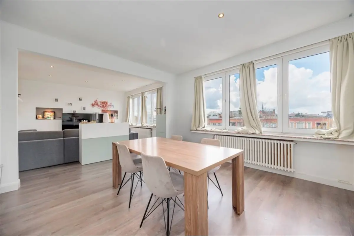 Appartement te  koop in Berchem 2600 319000.00€ 2 slaapkamers 96.00m² - Zoekertje 717958