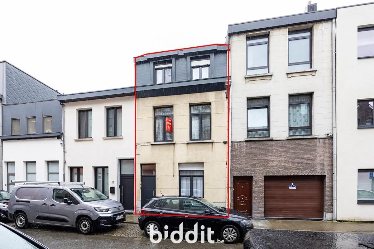 Huis te  koop in Berchem 2600 280000.00€ 4 slaapkamers m² - Zoekertje 717237