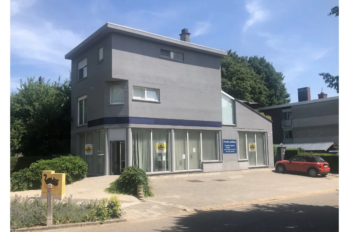 Handelszaak te  koop in Edegem 2650 225000.00€  slaapkamers 140.00m² - Zoekertje 717615