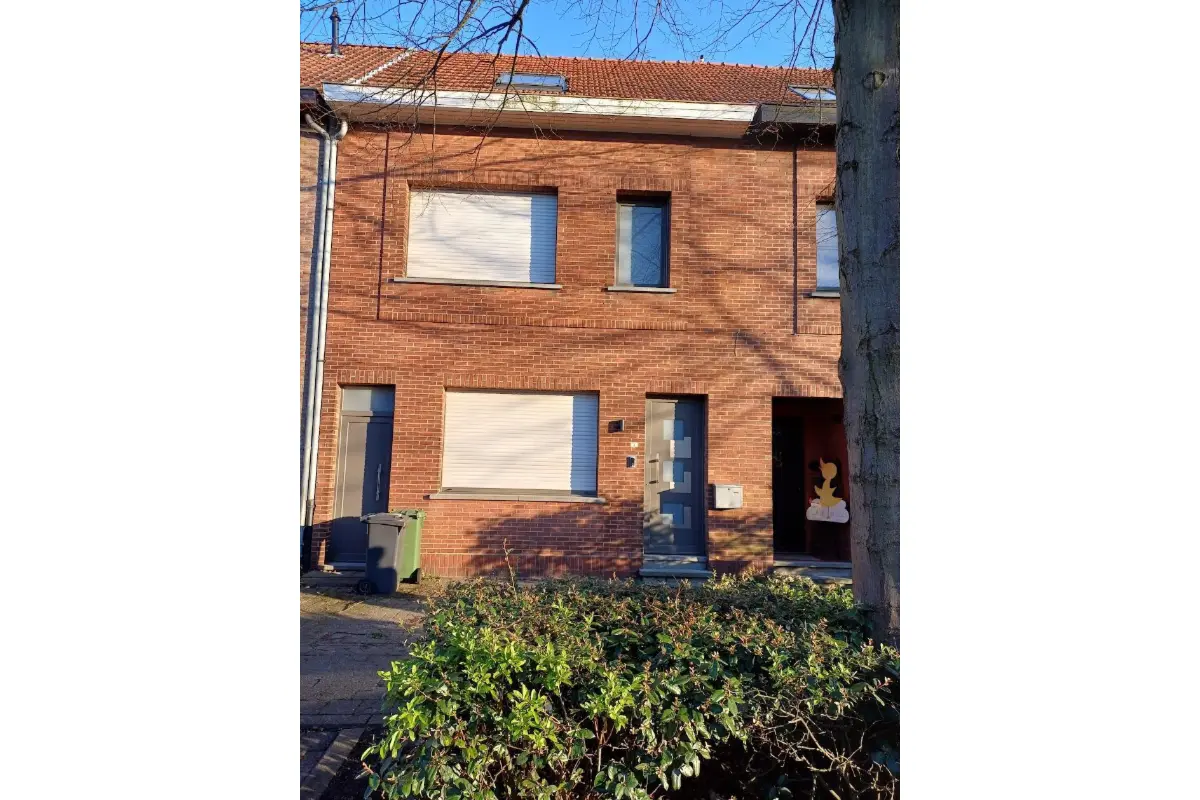 Huis te  koop in Brasschaat 2930 375000.00€ 2 slaapkamers m² - Zoekertje 718840