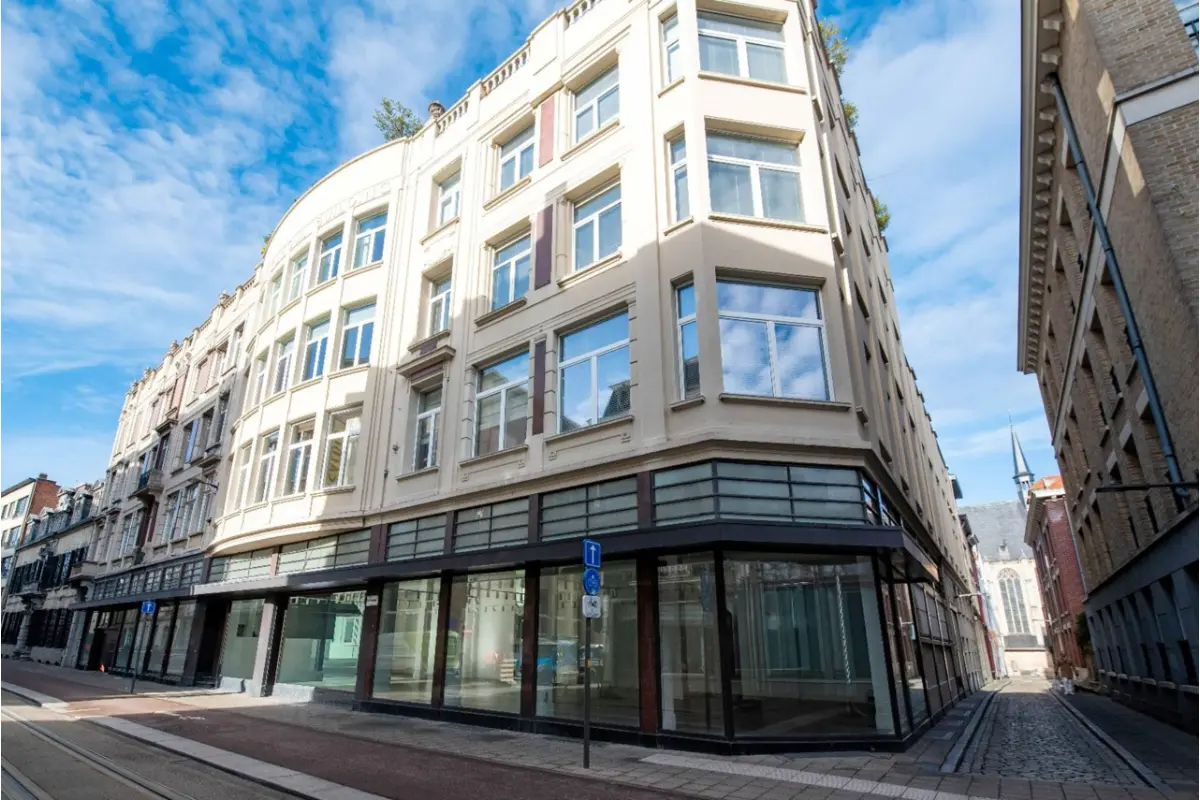 Handelszaak te  huur in Antwerpen 2000 4950.00€  slaapkamers m² - Zoekertje 720129