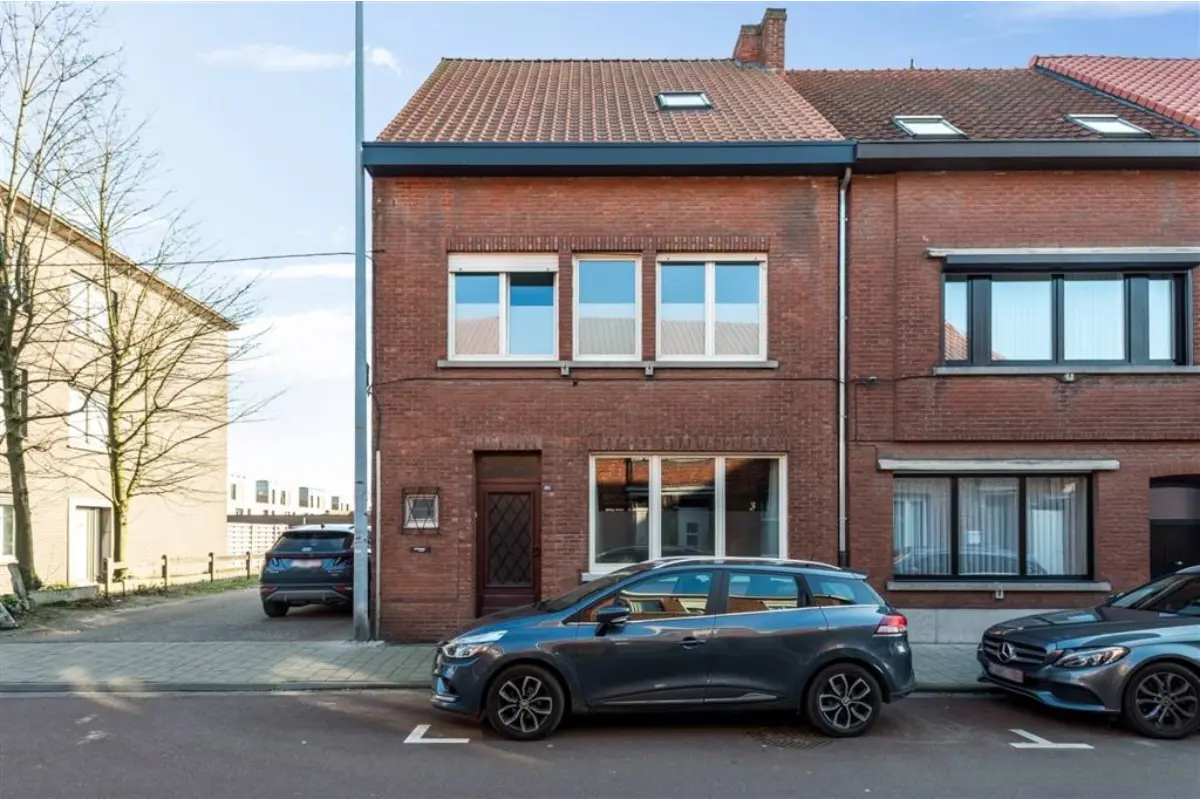 Huis te  koop in Turnhout 2300 325000.00€ 3 slaapkamers 233.00m² - Zoekertje 719656