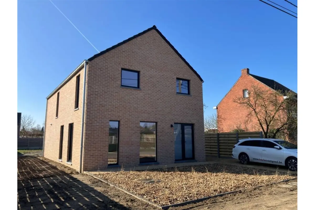 Huis te  huur in Morkhoven 2200 1500.00€ 3 slaapkamers 168.00m² - Zoekertje 719670