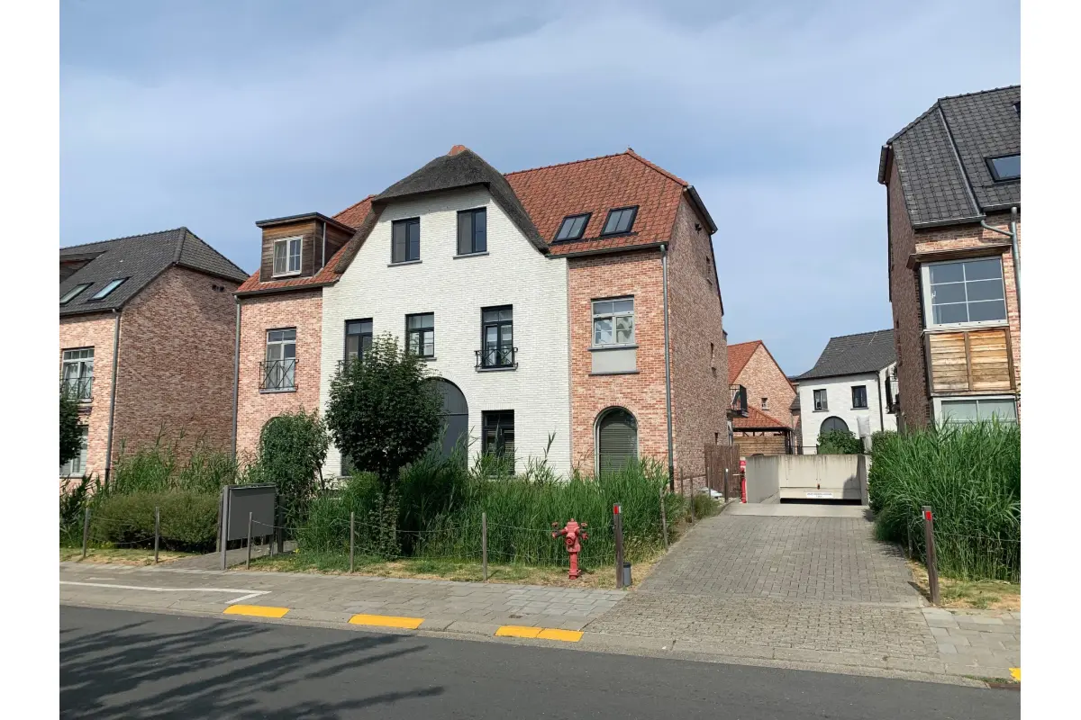 Parking te  huur in Kontich 2550 60.00€  slaapkamers m² - Zoekertje 722145
