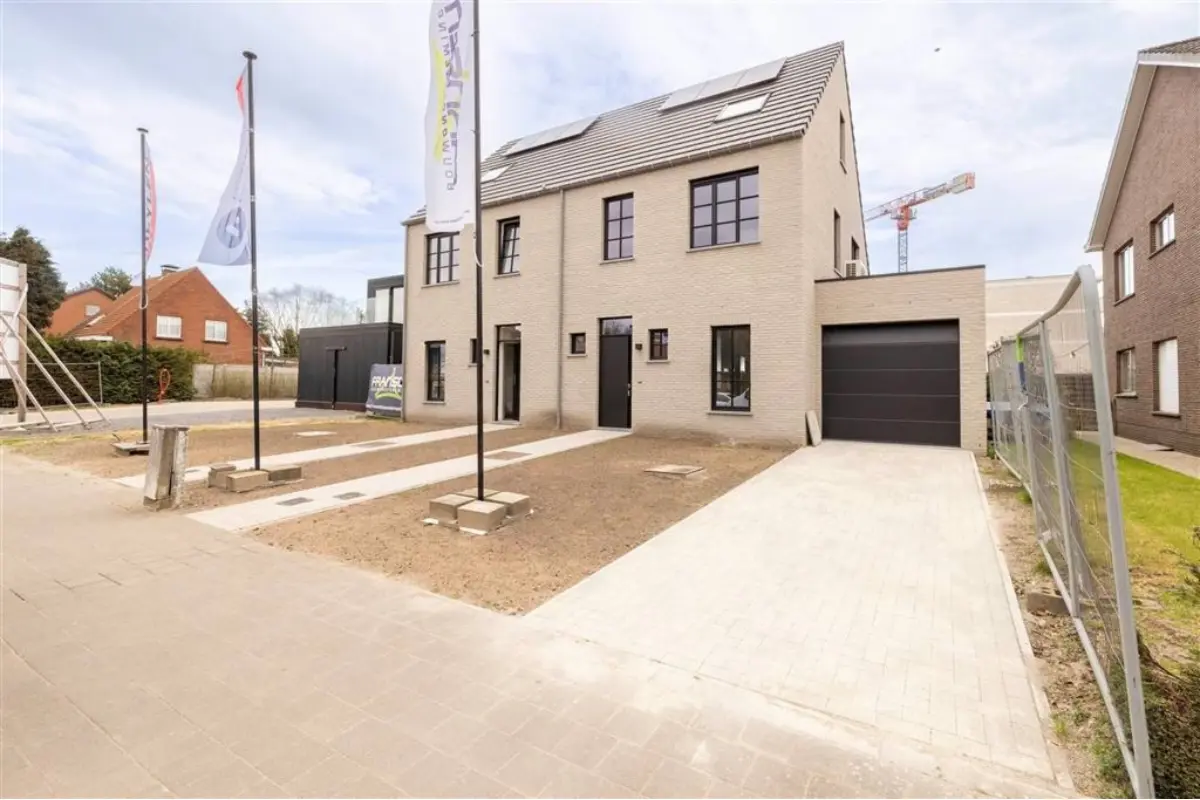 Huis te  koop in Oud-Turnhout 2360 475000.00€ 5 slaapkamers 199.88m² - Zoekertje 724803