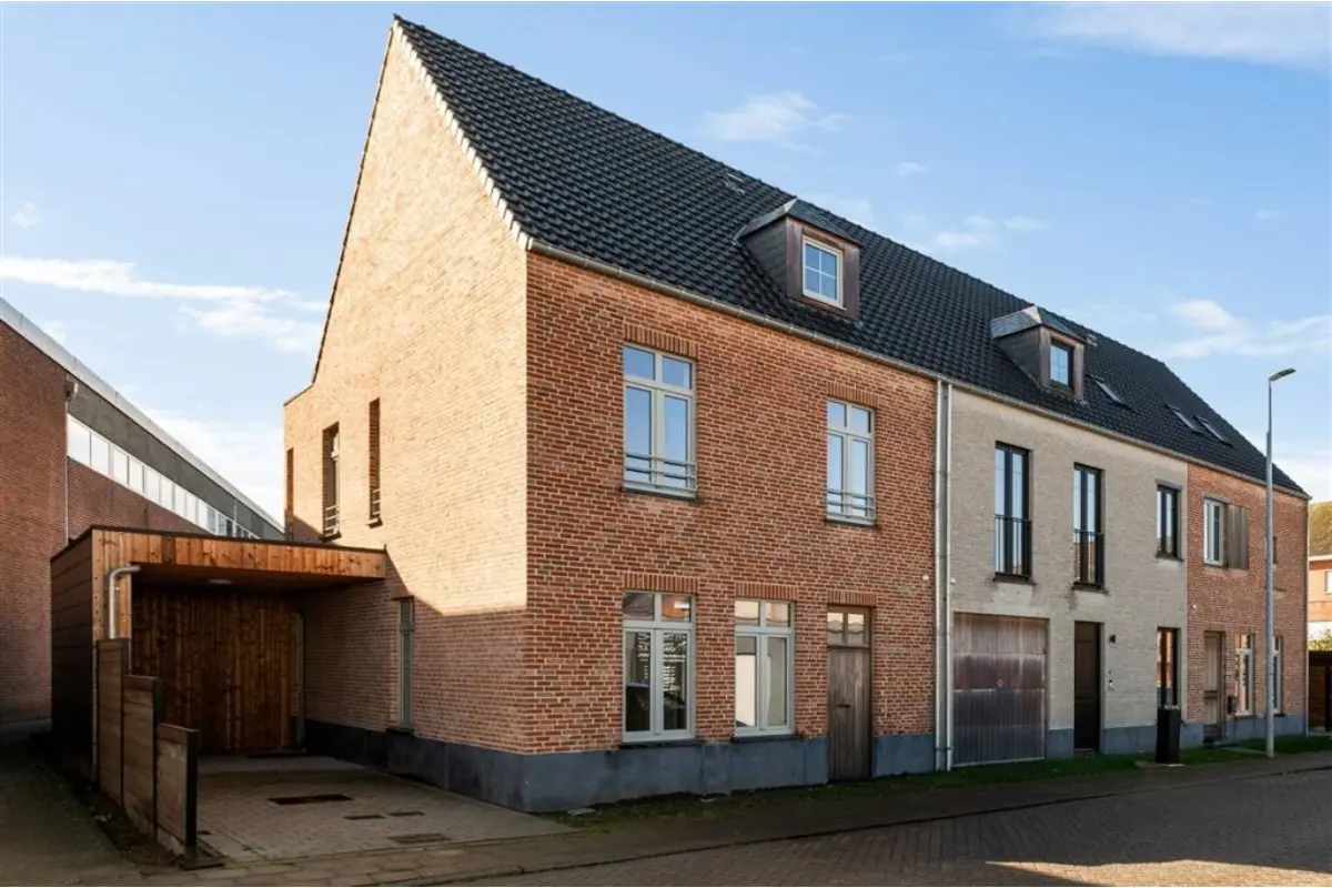 Huis te  koop in Herenthout 2270 435000.00€ 3 slaapkamers 211.00m² - Zoekertje 727065