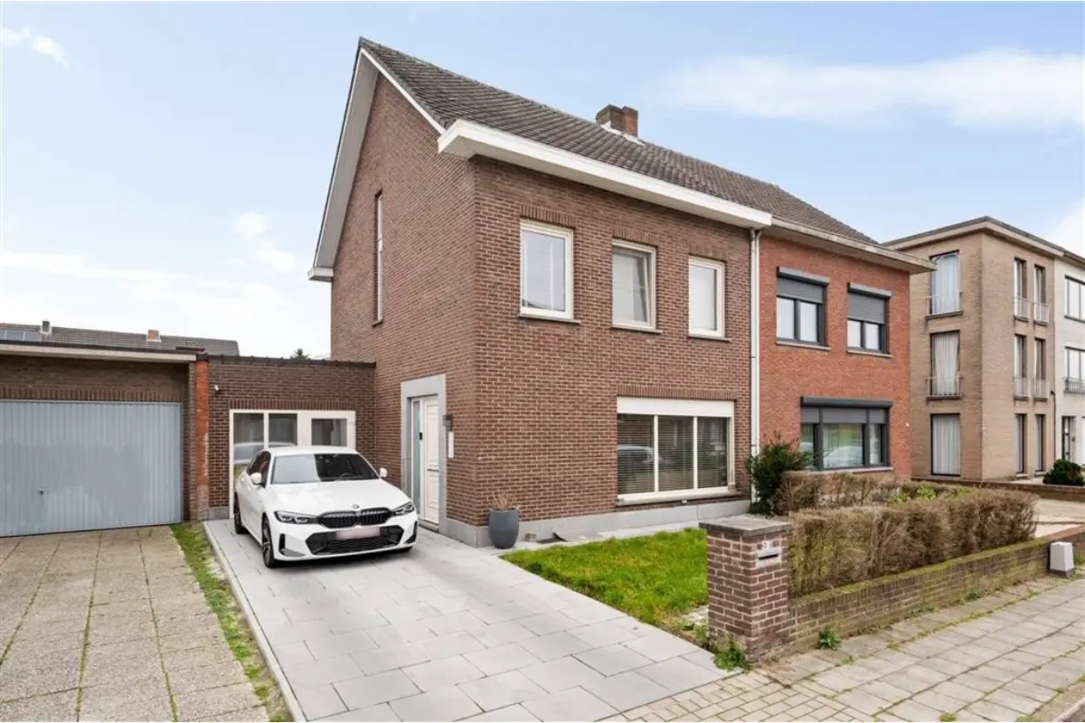 Huis te  koop in Turnhout 2300 349000.00€ 3 slaapkamers 180.00m² - Zoekertje 728764