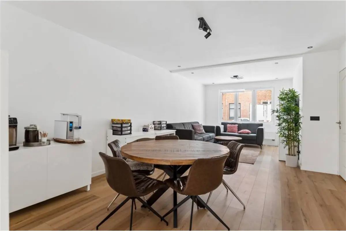 Huis te  koop in Hoboken 2660 379000.00€ 3 slaapkamers 151.00m² - Zoekertje 728275