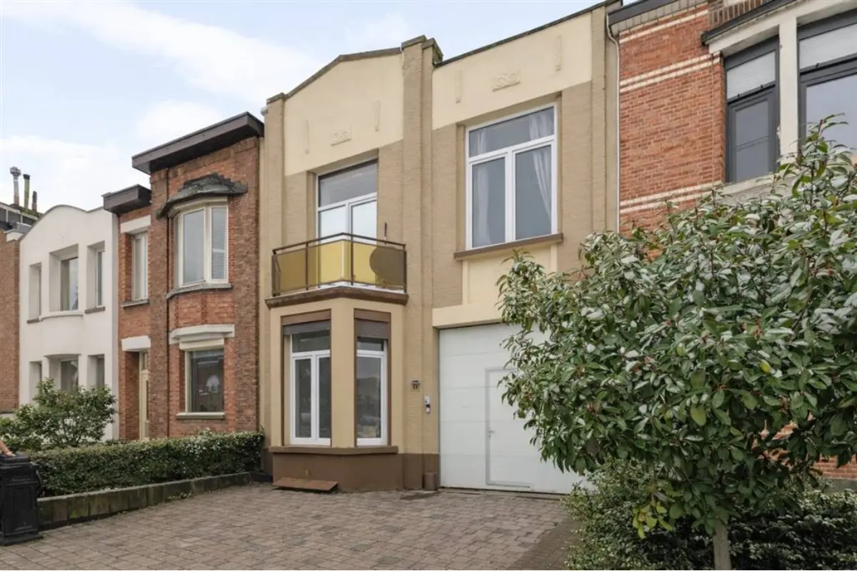 Huis te  koop in Deurne 2100 449000.00€ 4 slaapkamers 223.00m² - Zoekertje 729754