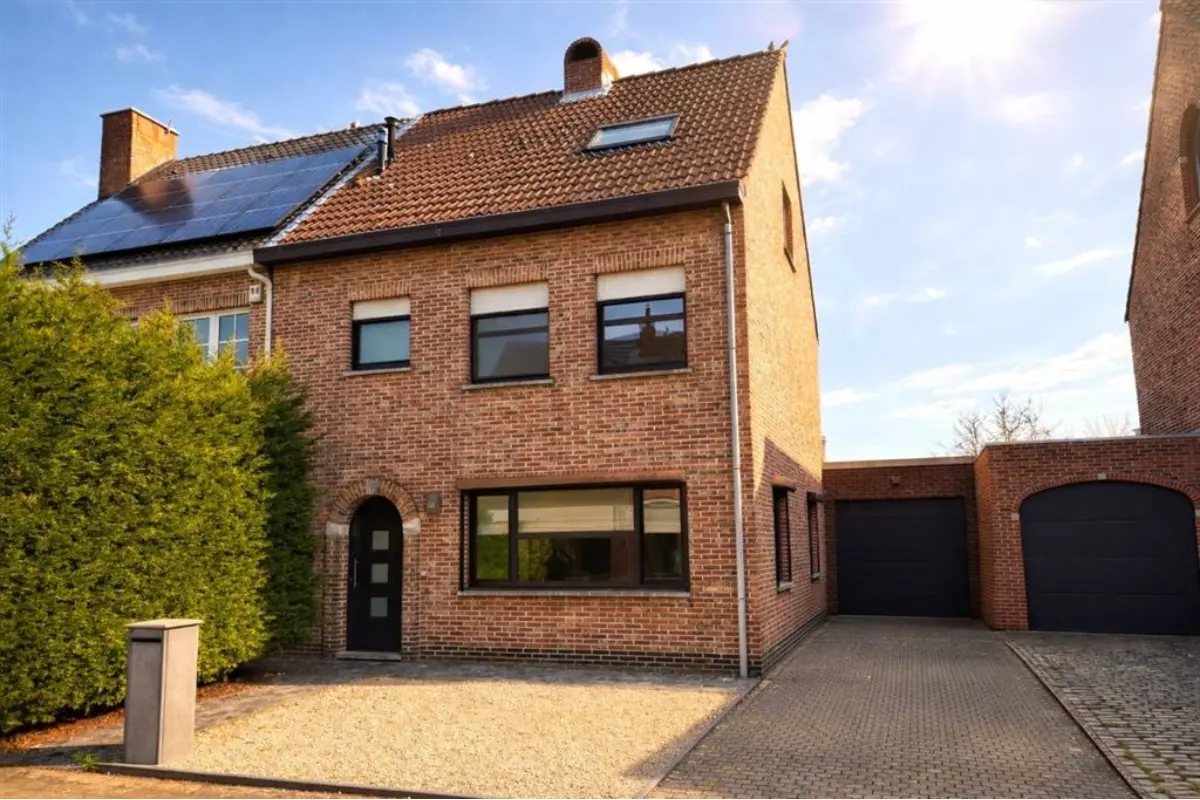 Huis te  huur in Stabroek 2940 1725.00€ 5 slaapkamers 196.00m² - Zoekertje 730925