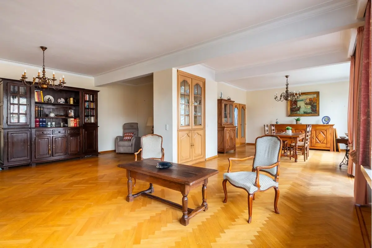 Appartement te  koop in Wilrijk 2610 374000.00€ 4 slaapkamers 180.00m² - Zoekertje 732207