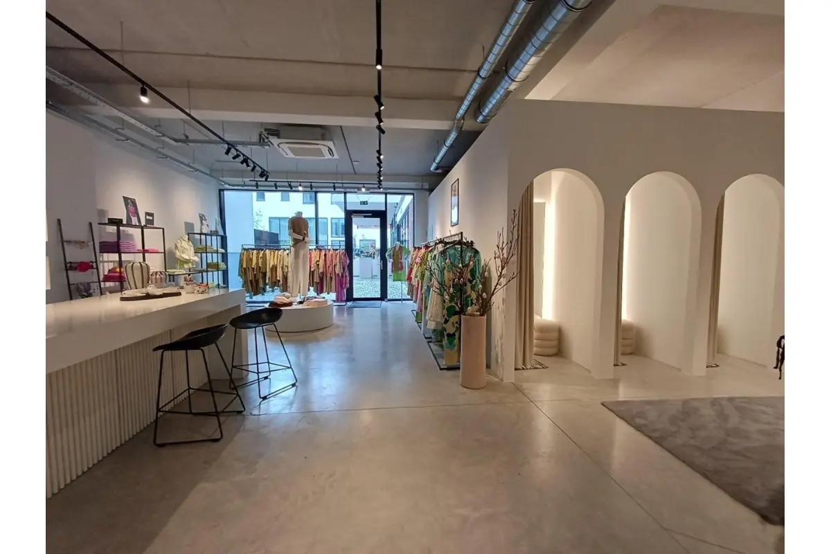 Handelszaak te  huur in Antwerpen 2000 4000.00€  slaapkamers m² - Zoekertje 733610