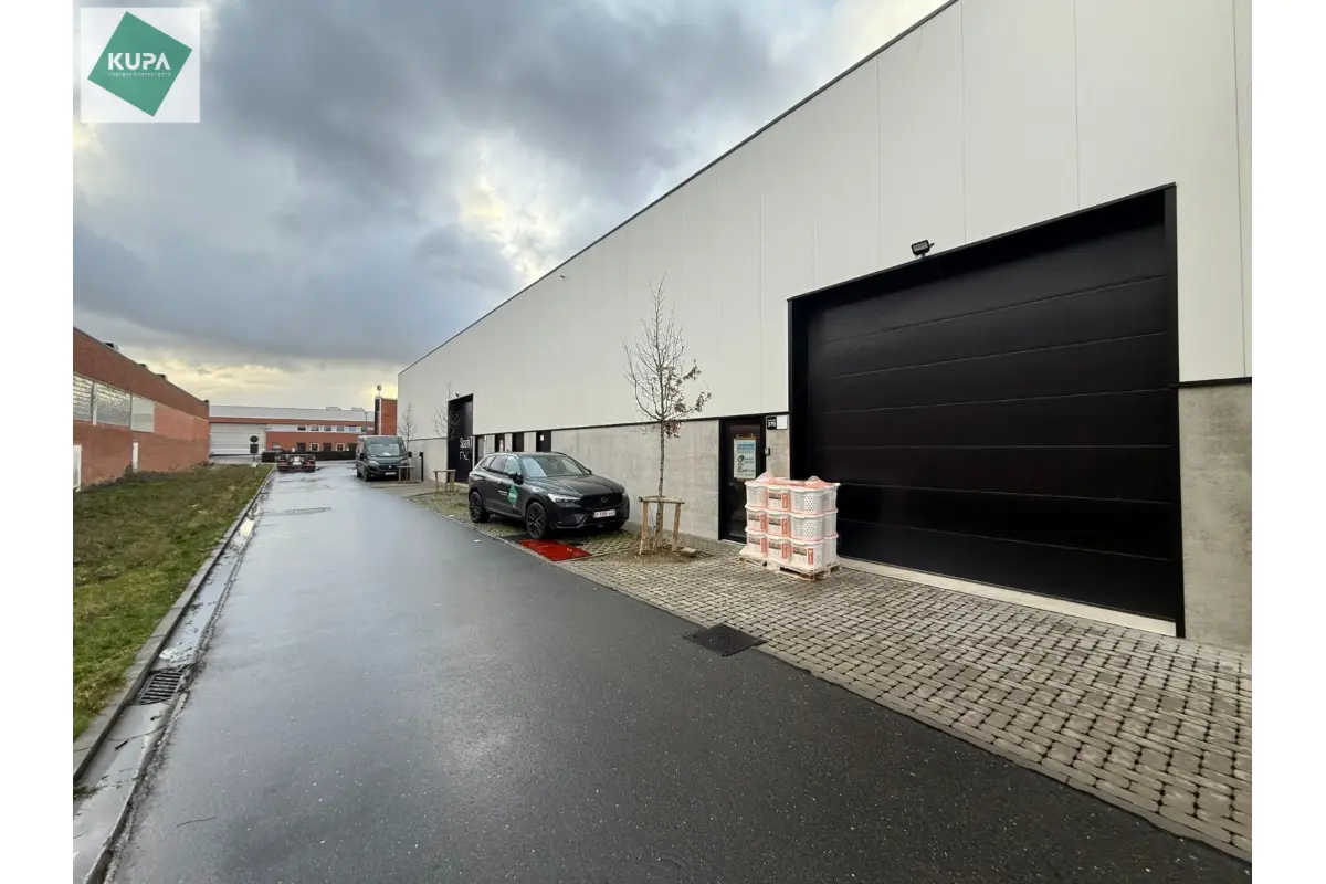 Handelszaak te  huur in Zwijndrecht 2070 1300.00€  slaapkamers 222.00m² - Zoekertje 734891