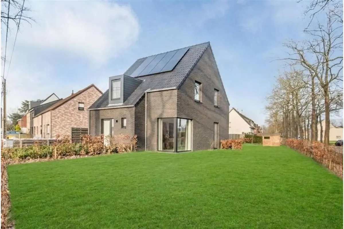 Huis te  koop in Mol 2400 449000.00€ 3 slaapkamers 135.70m² - Zoekertje 736070