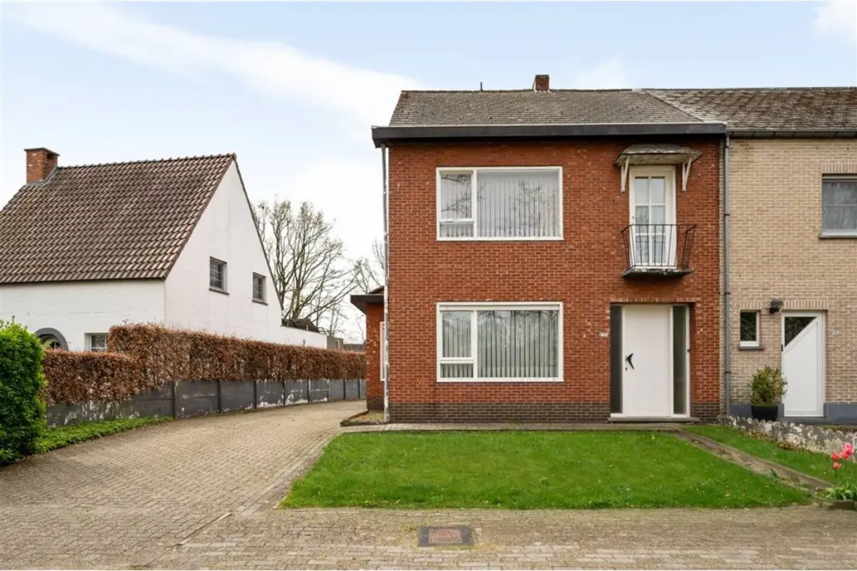 Huis te  koop in Olen 2250 265000.00€ 3 slaapkamers 176.00m² - Zoekertje 736760