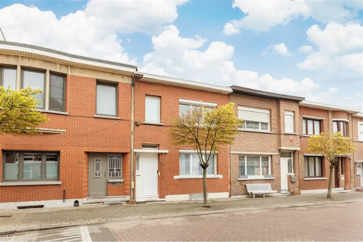 Huis te  koop in Wilrijk 2610 269000.00€ 3 slaapkamers 120.00m² - Zoekertje 739017
