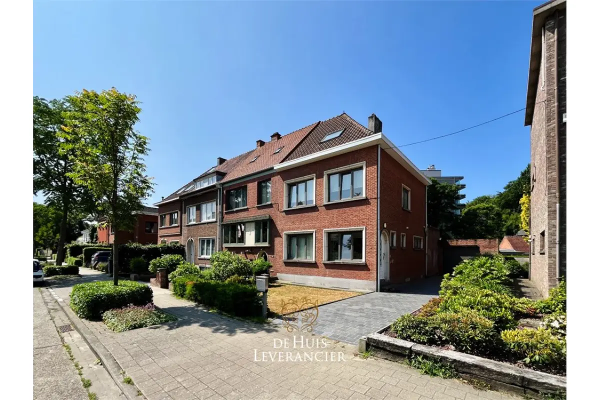 Huis te  koop in Mortsel 2640 575000.00€ 3 slaapkamers 264.00m² - Zoekertje 739983