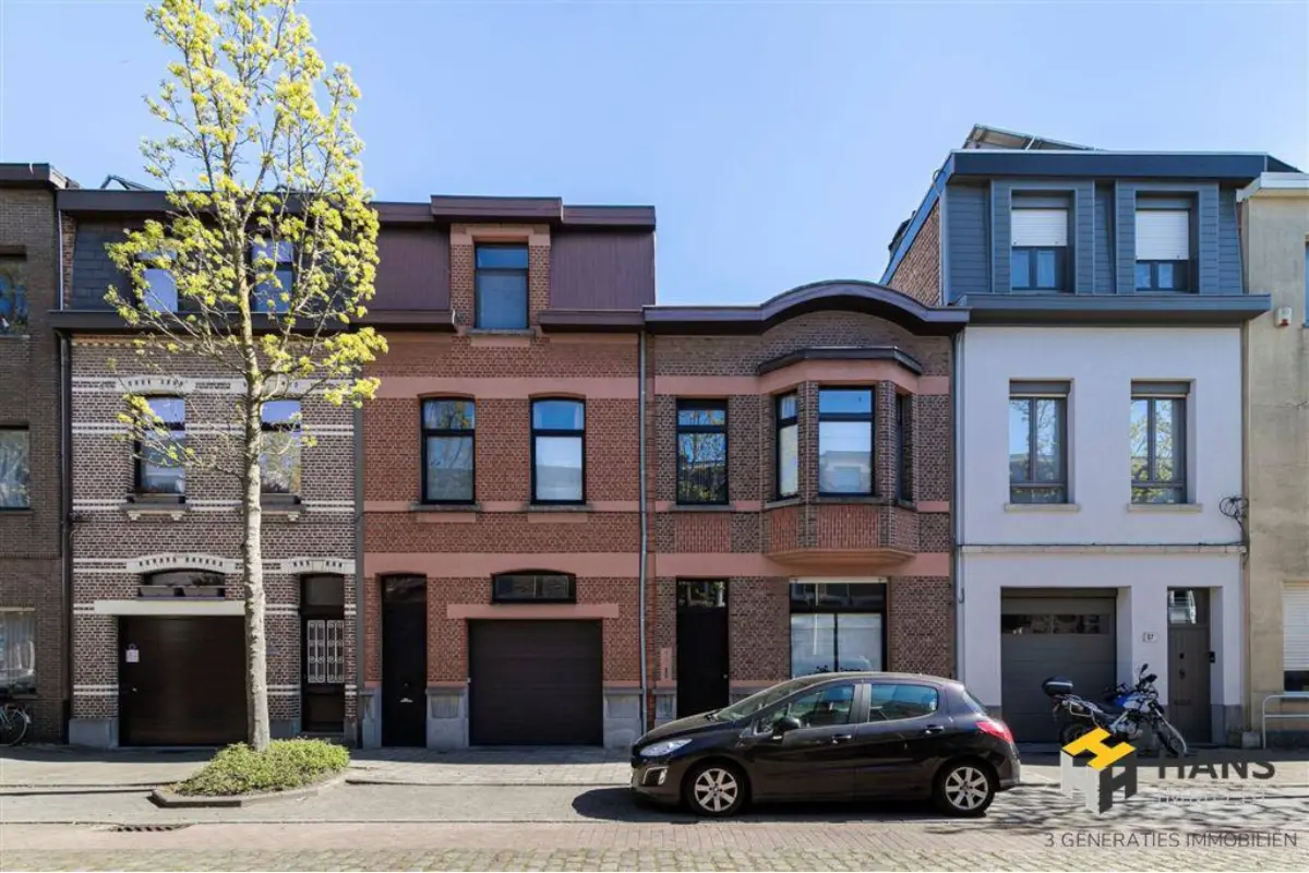 Huis te  koop in Mortsel 2640 649000.00€ 5 slaapkamers 380.00m² - Zoekertje 740707