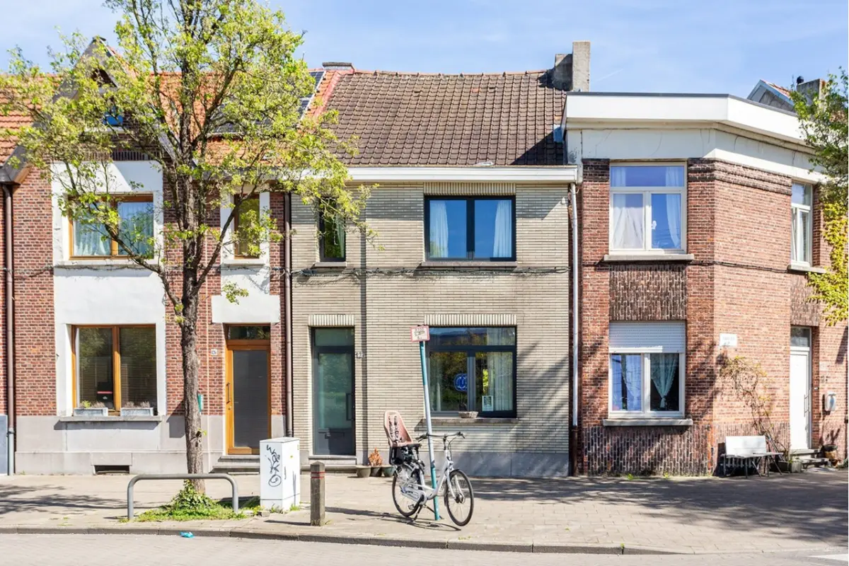Huis te  koop in Berchem 2600 329000.00€ 3 slaapkamers 145.00m² - Zoekertje 741983