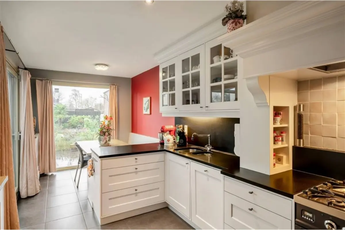 Huis te  koop in Wijnegem 2110 565000.00€ 4 slaapkamers 288.00m² - Zoekertje 743209