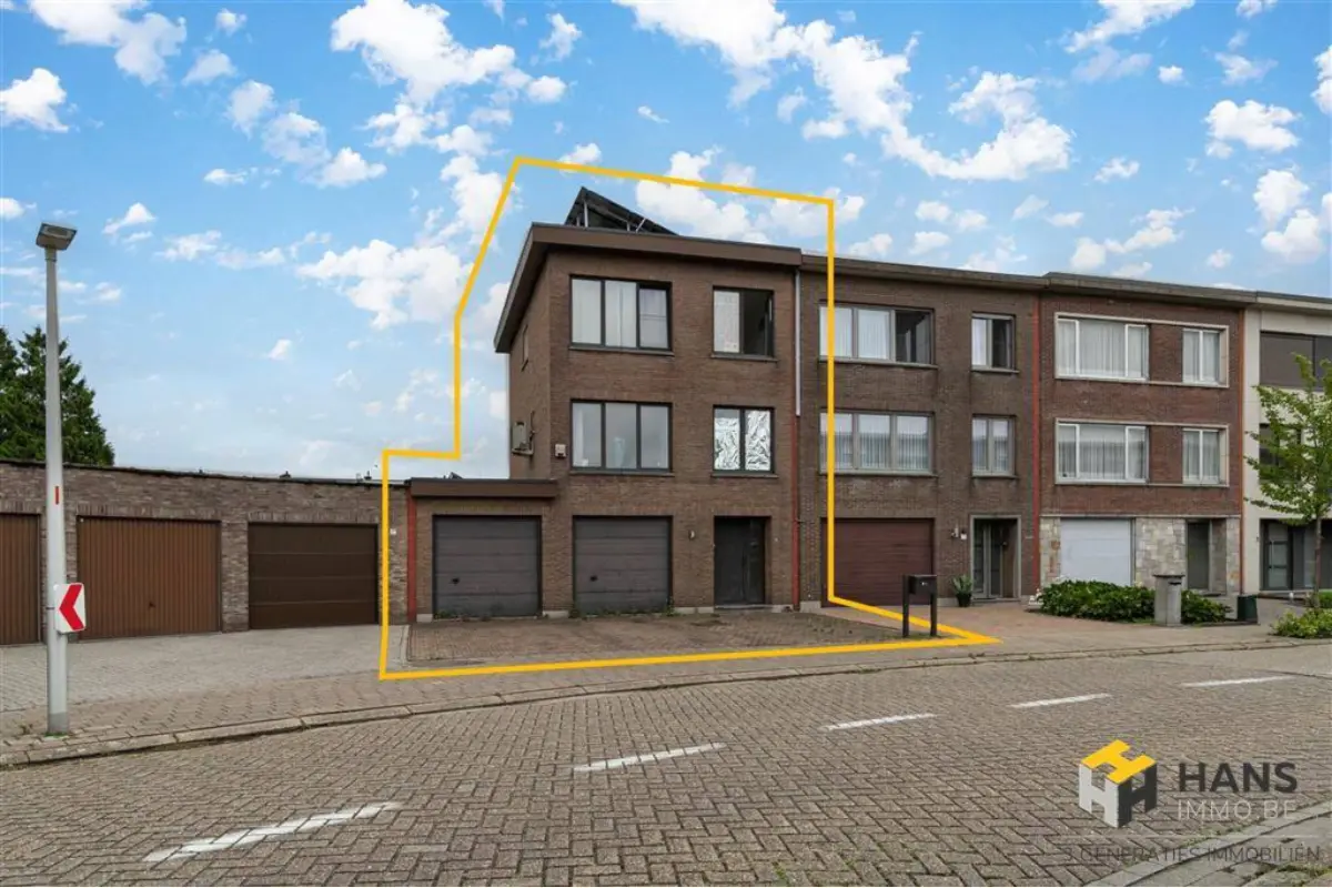 Huis te  koop in Kapellen 2950 385000.00€ 5 slaapkamers 178.00m² - Zoekertje 743478