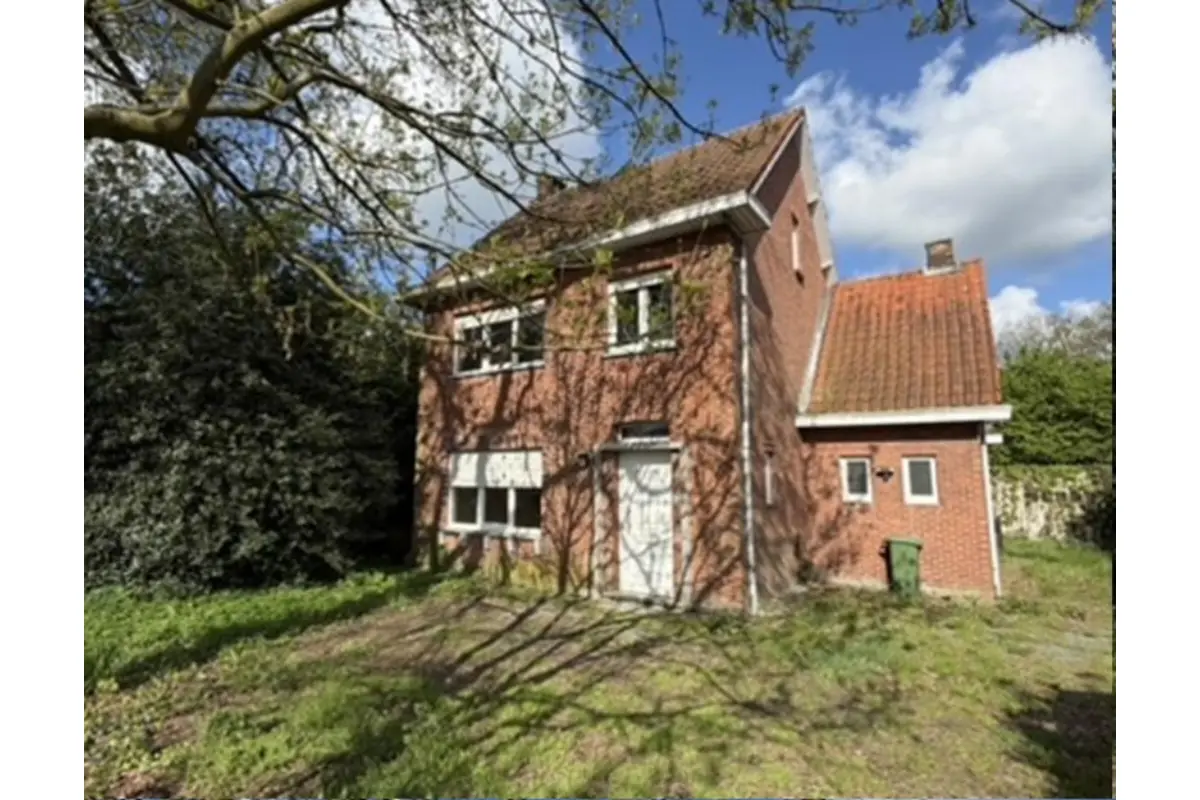 Huis te  koop in Malle 2390 360000.00€ 3 slaapkamers m² - Zoekertje 743707