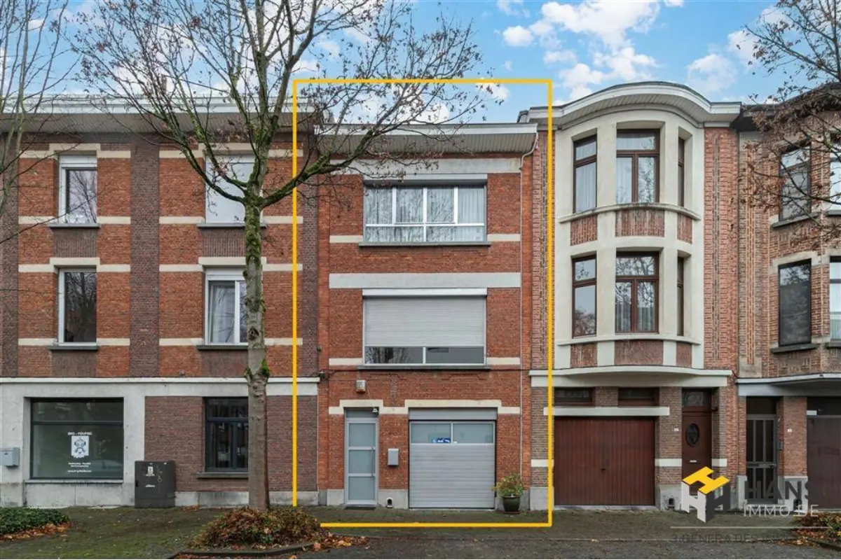 Huis te  koop in Mortsel 2640 419000.00€ 3 slaapkamers 217.00m² - Zoekertje 743729