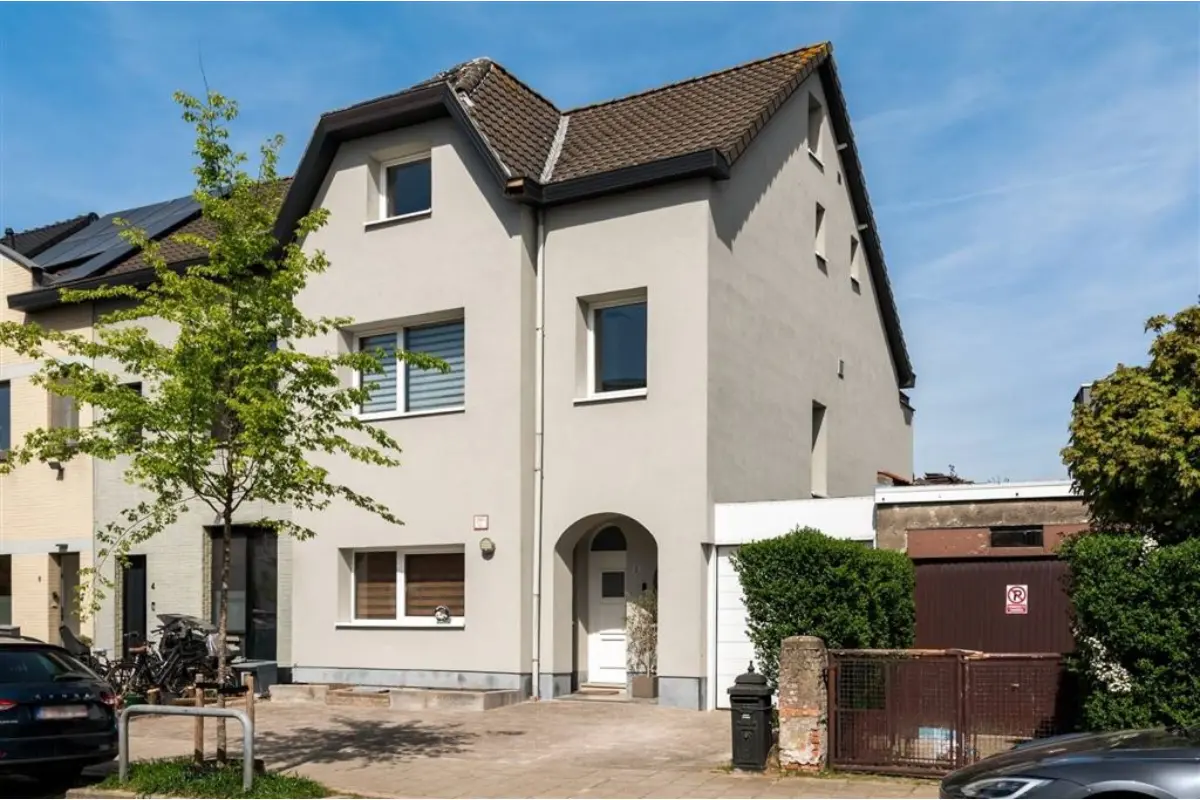 Huis te  koop in Deurne 2100 449000.00€ 3 slaapkamers 156.00m² - Zoekertje 745053