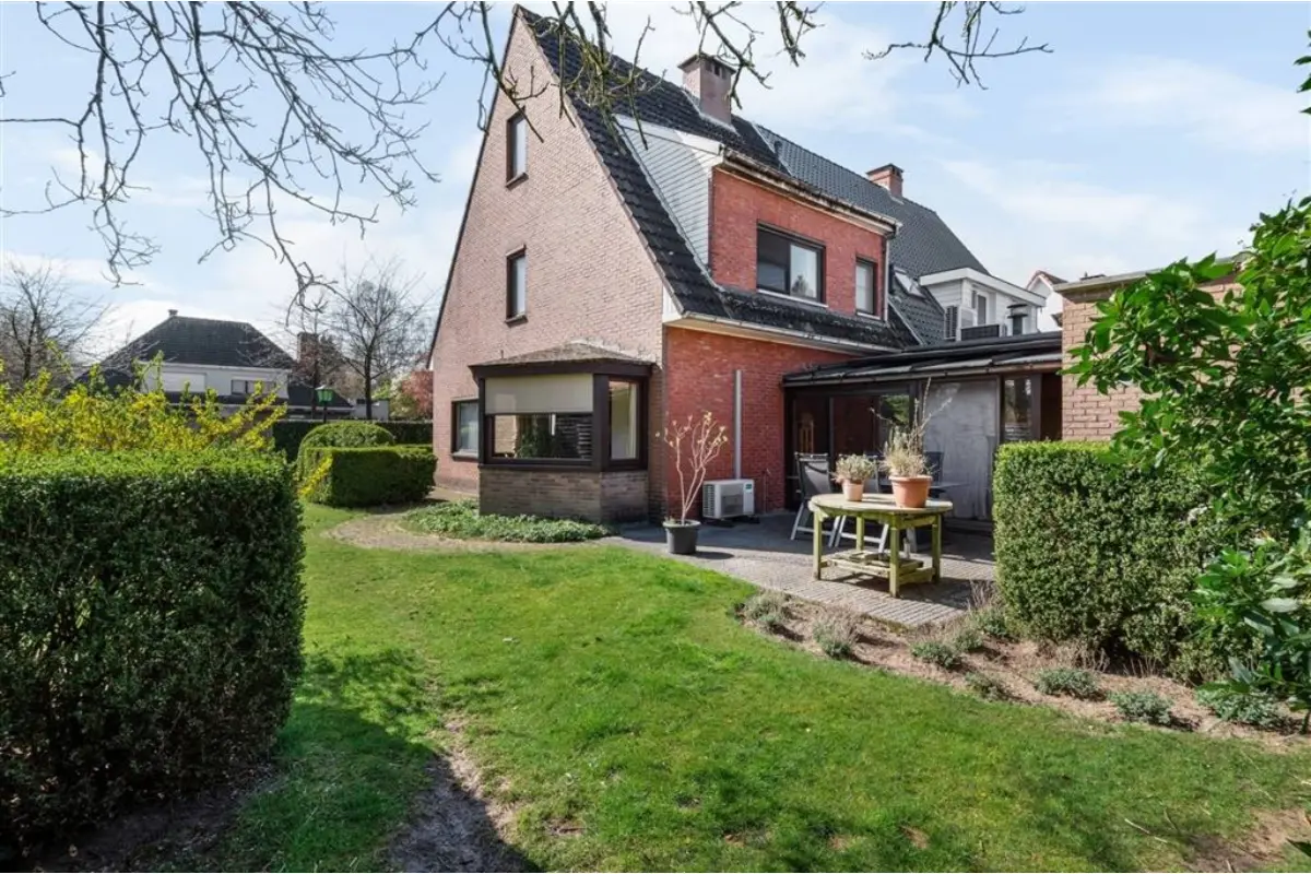 Huis te  koop in Brasschaat 2930 499000.00€ 3 slaapkamers 219.00m² - Zoekertje 745574