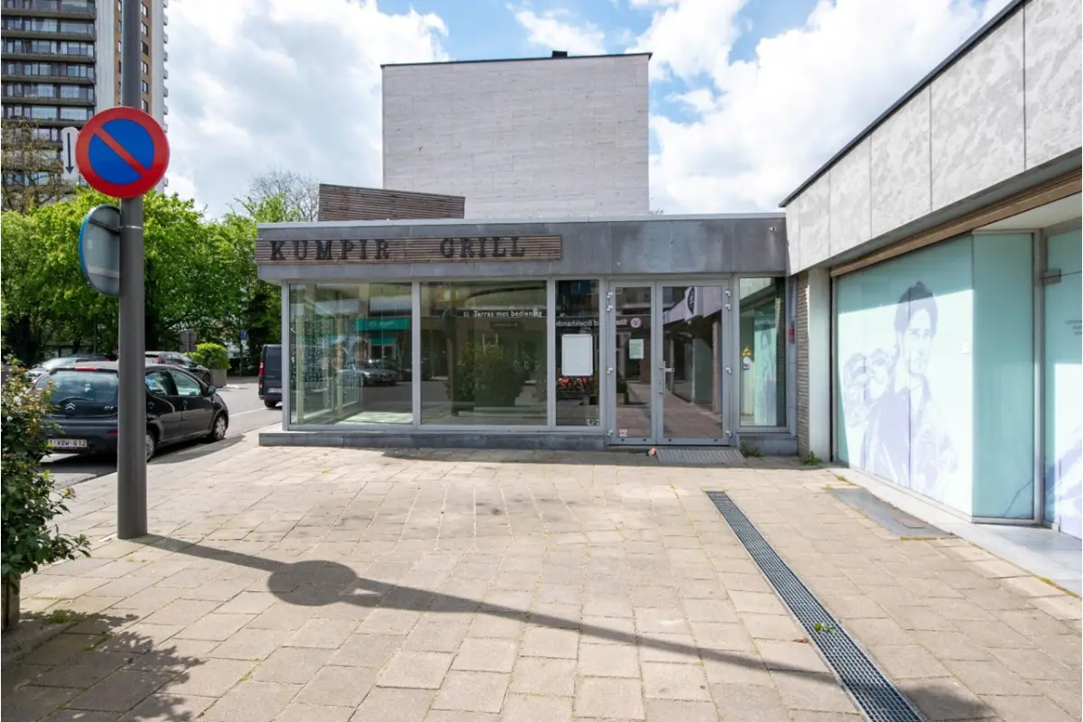 Handelszaak te  huur in Wilrijk 2610 3000.00€  slaapkamers m² - Zoekertje 745782