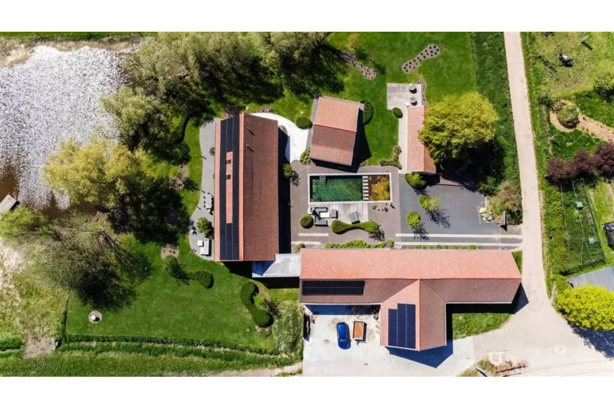 Bungalow te  koop in Hove 2540 2495000.00€ 4 slaapkamers 400.00m² - Zoekertje 745576