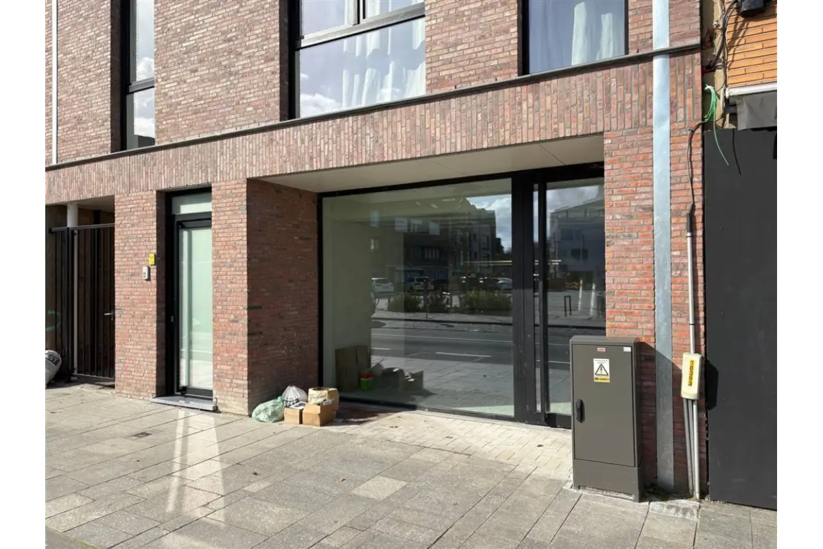 Handelszaak te  huur in Ekeren 2180 1750.00€  slaapkamers 220.00m² - Zoekertje 746933