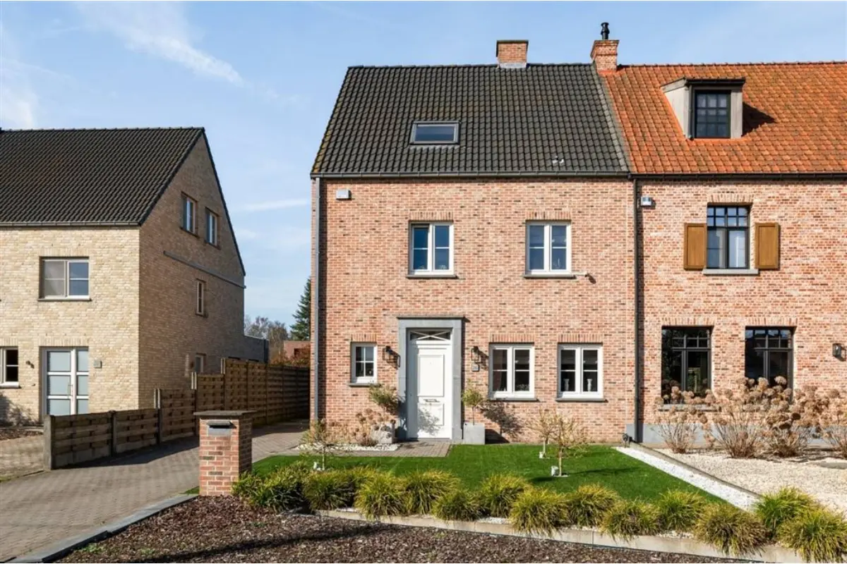 Huis te  koop in Ranst 2520 699000.00€ 3 slaapkamers 200.00m² - Zoekertje 747431