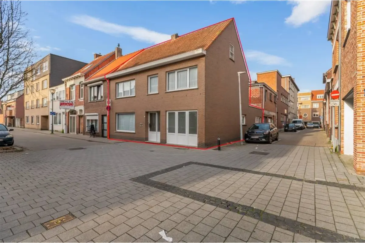 Huis te  koop in Turnhout 2300 310000.00€ 3 slaapkamers 185.00m² - Zoekertje 748391