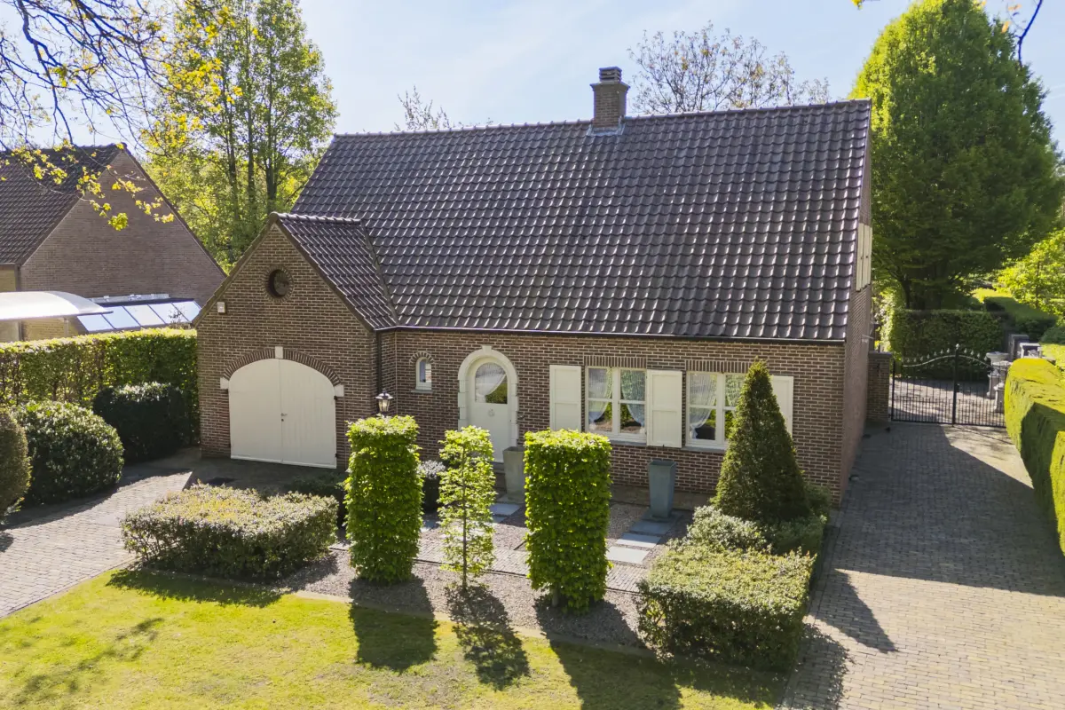 Huis te  koop in Mol 2400 439000.00€ 2 slaapkamers 236.00m² - Zoekertje 749995