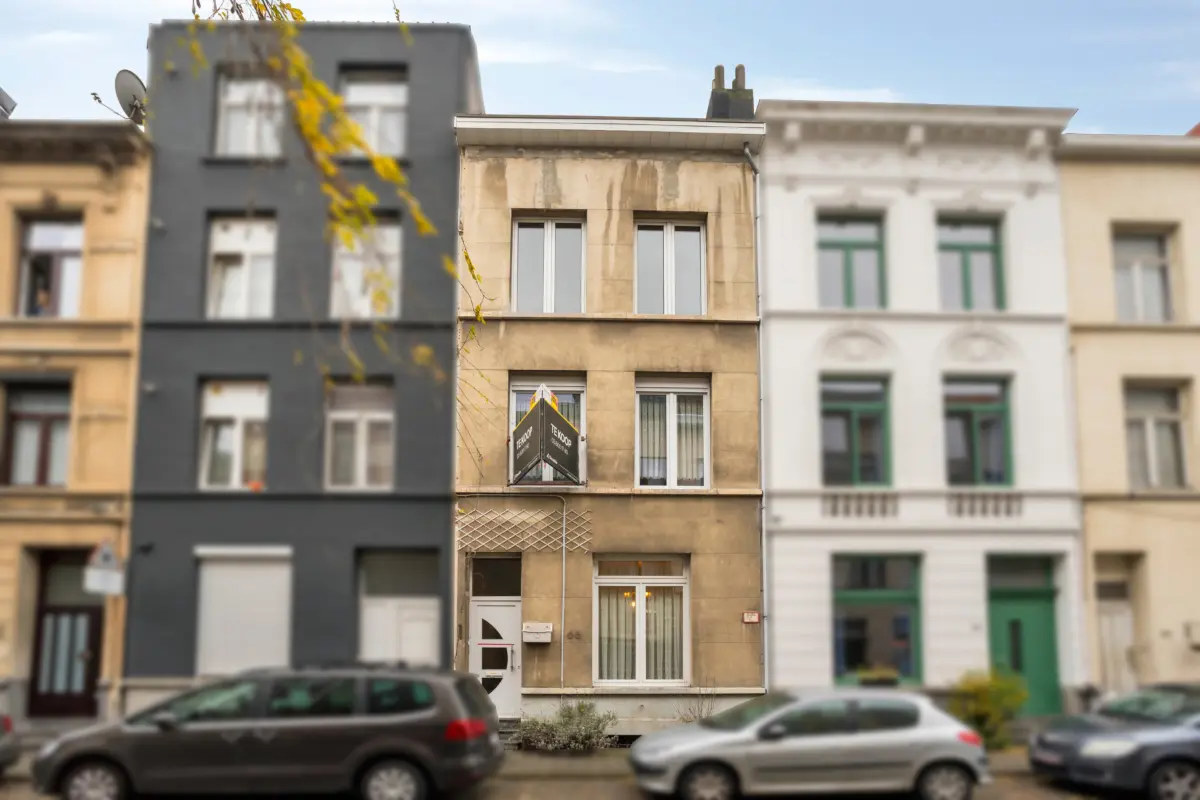 Huis te  koop in Borgerhout 2140 379500.00€ 6 slaapkamers 174.00m² - Zoekertje 750283