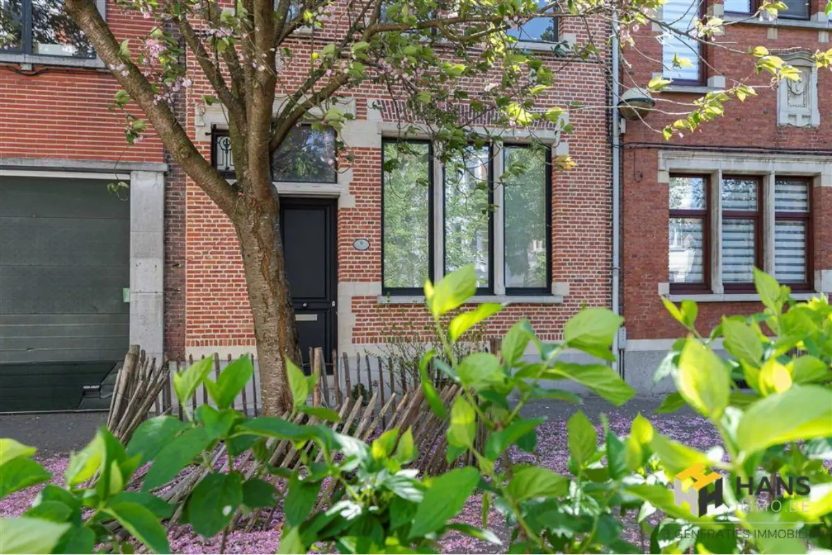 Huis te  koop in Deurne 2100 469000.00€ 3 slaapkamers 189.00m² - Zoekertje 749778