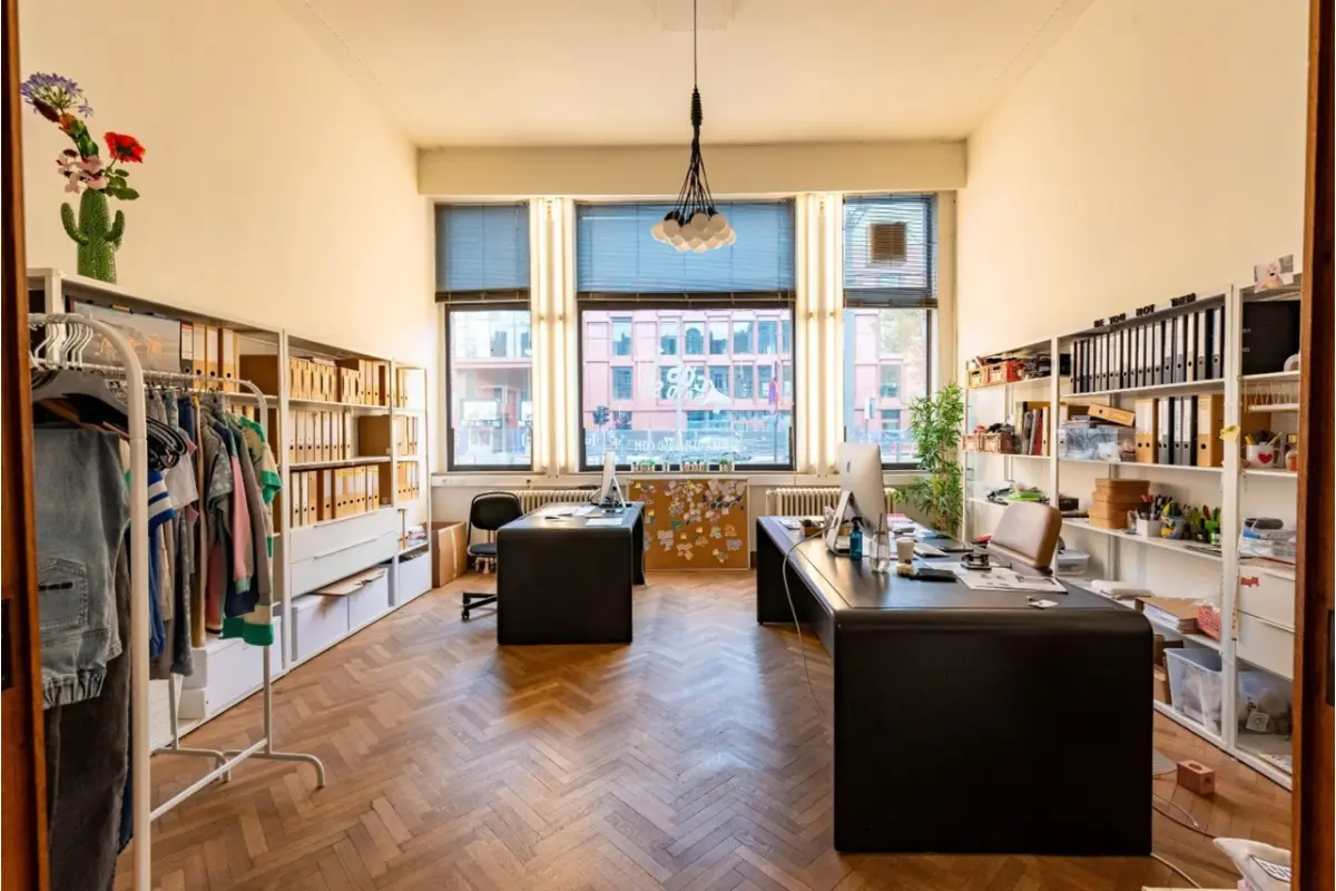 Handelszaak te  huur in Antwerpen 2000 1625.00€  slaapkamers m² - Zoekertje 752193