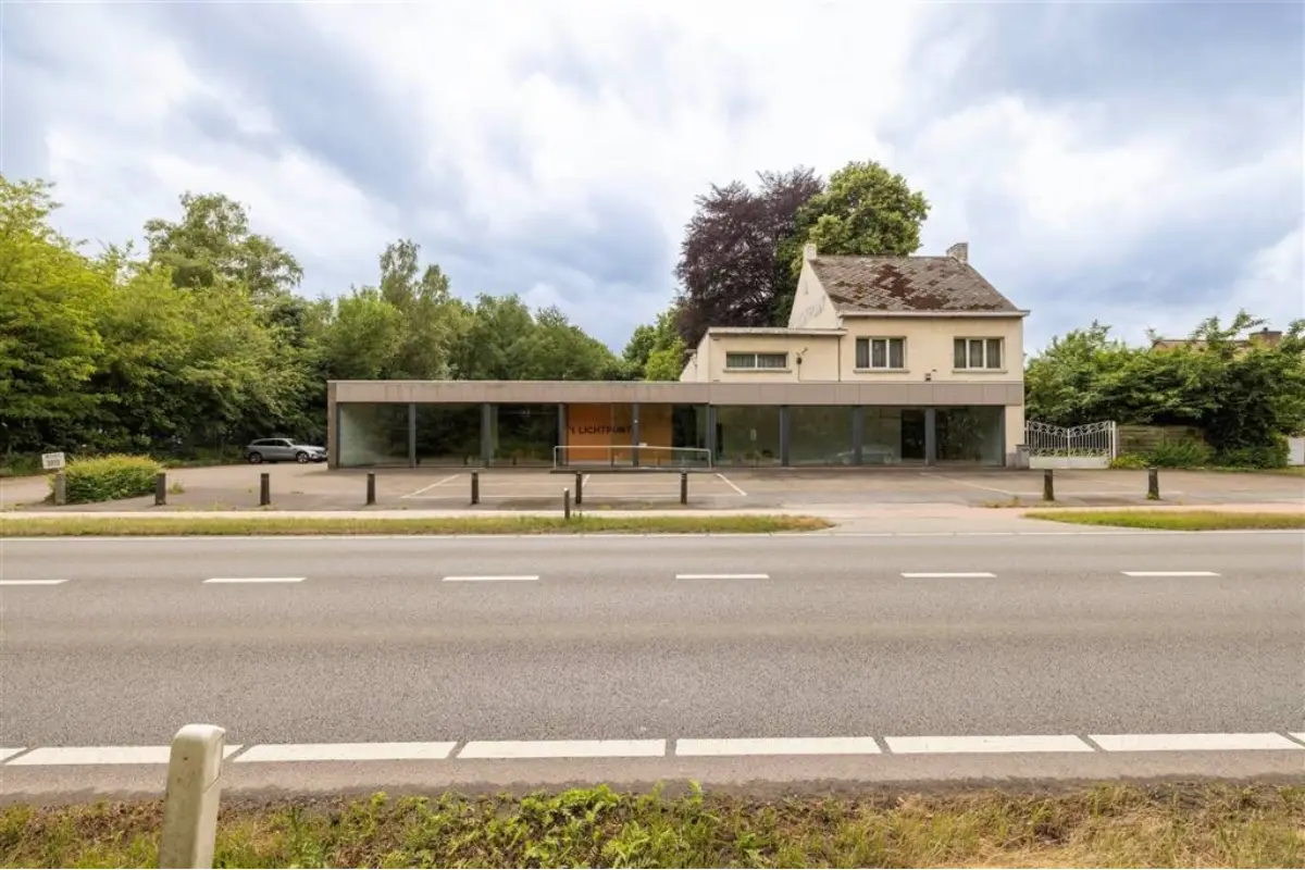 Handelszaak te  koop in Geel 2440 750000.00€  slaapkamers m² - Zoekertje 753415