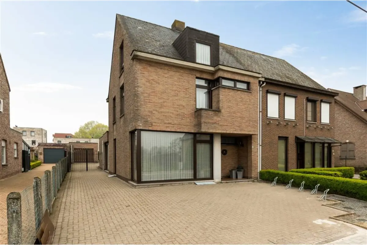 Huis te  koop in Geel 2440 379000.00€ 3 slaapkamers 225.00m² - Zoekertje 753485