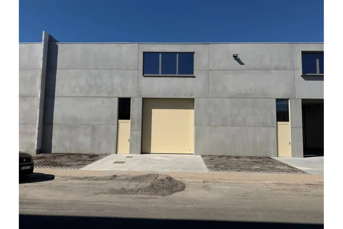 Handelszaak te  huur in Deurne 2100 1900.00€  slaapkamers 300.00m² - Zoekertje 754985