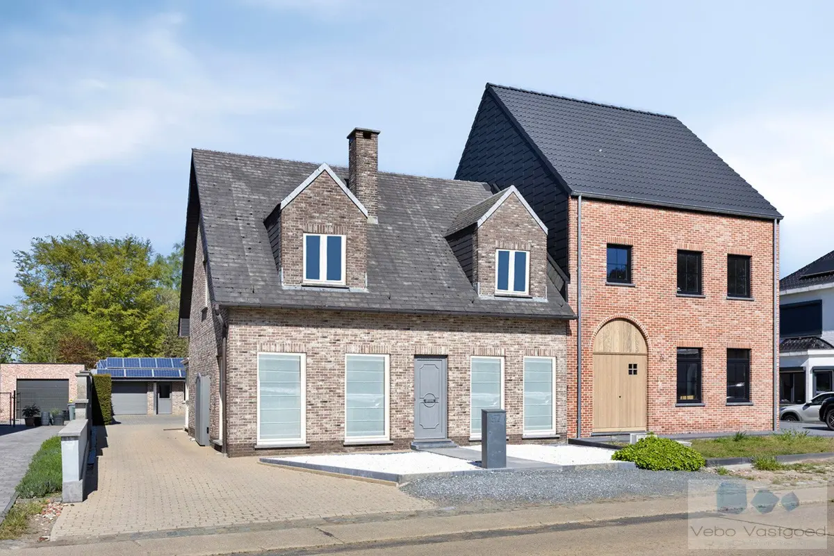 Huis te  koop in Hallaar 2220 445000.00€ 4 slaapkamers 206.00m² - Zoekertje 755899