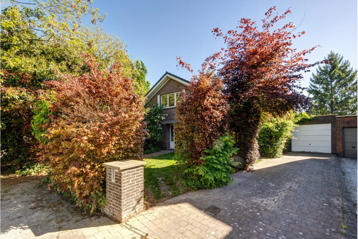 Villa te  koop in Mortsel 2640 595000.00€ 6 slaapkamers 229.00m² - Zoekertje 757125