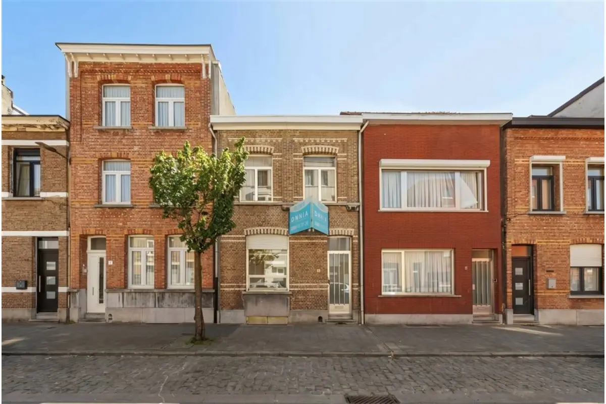 Huis te  koop in Wilrijk 2610 319000.00€ 3 slaapkamers 166.00m² - Zoekertje 757248