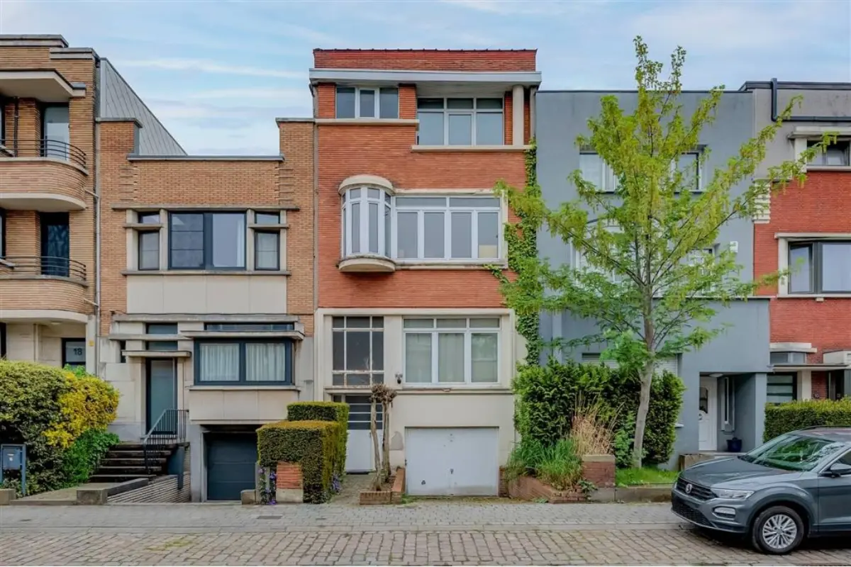 Huis te  koop in Merksem 2170 425000.00€ 5 slaapkamers 352.00m² - Zoekertje 758384