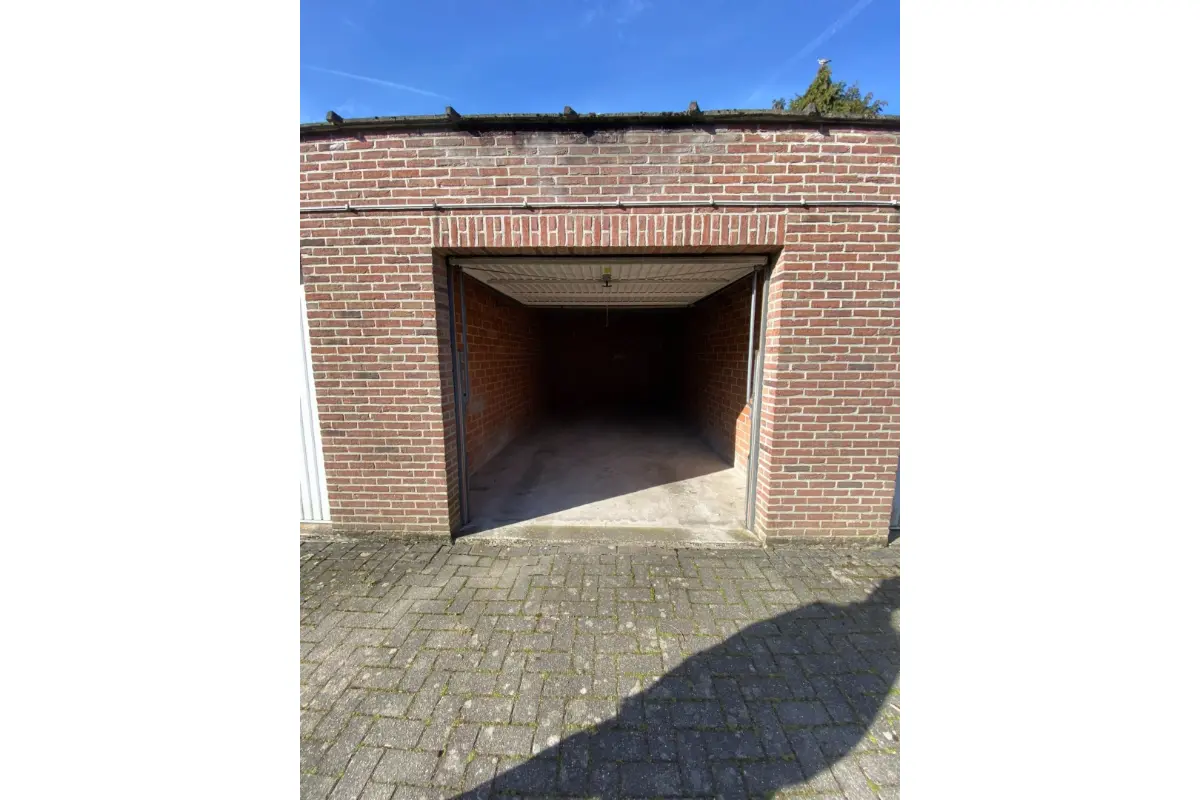 Box te  in Brasschaat 2930 110.00€  slaapkamers m² - Zoekertje 761812